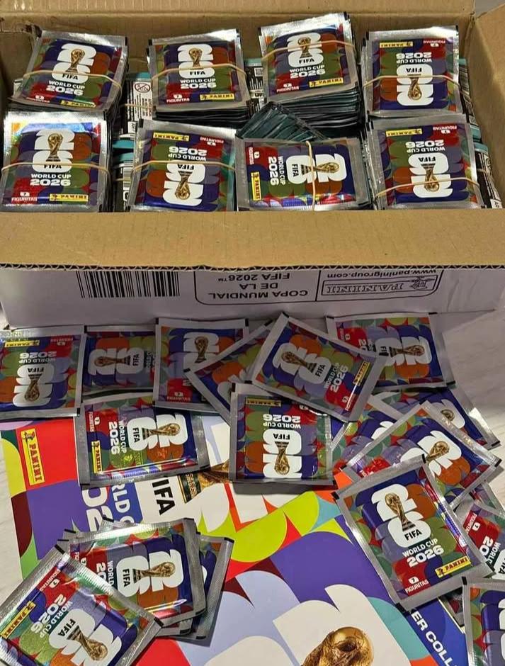 Caja de figuritas oficiales Panini Mundial 2026